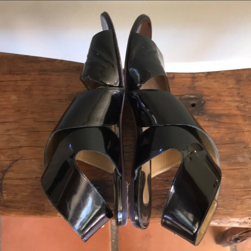 $550. Pretty Chloé‎ patent leather sandals 👡 36.5